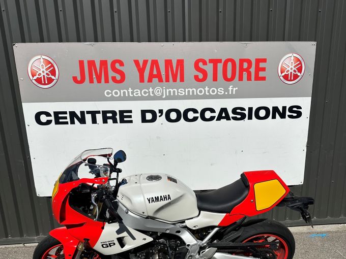YAMAHA XSR 900 GP 4