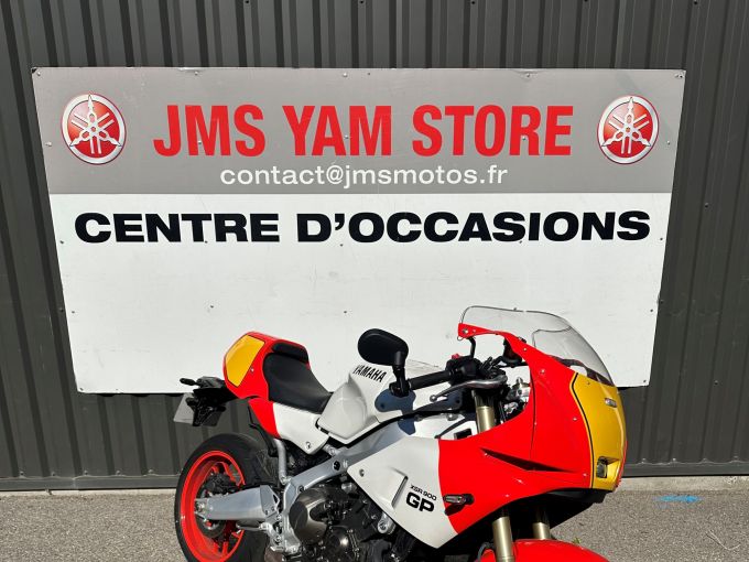 YAMAHA XSR 900 GP 4