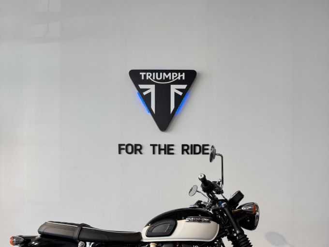 TRIUMPH BONNEVILLE T120 4