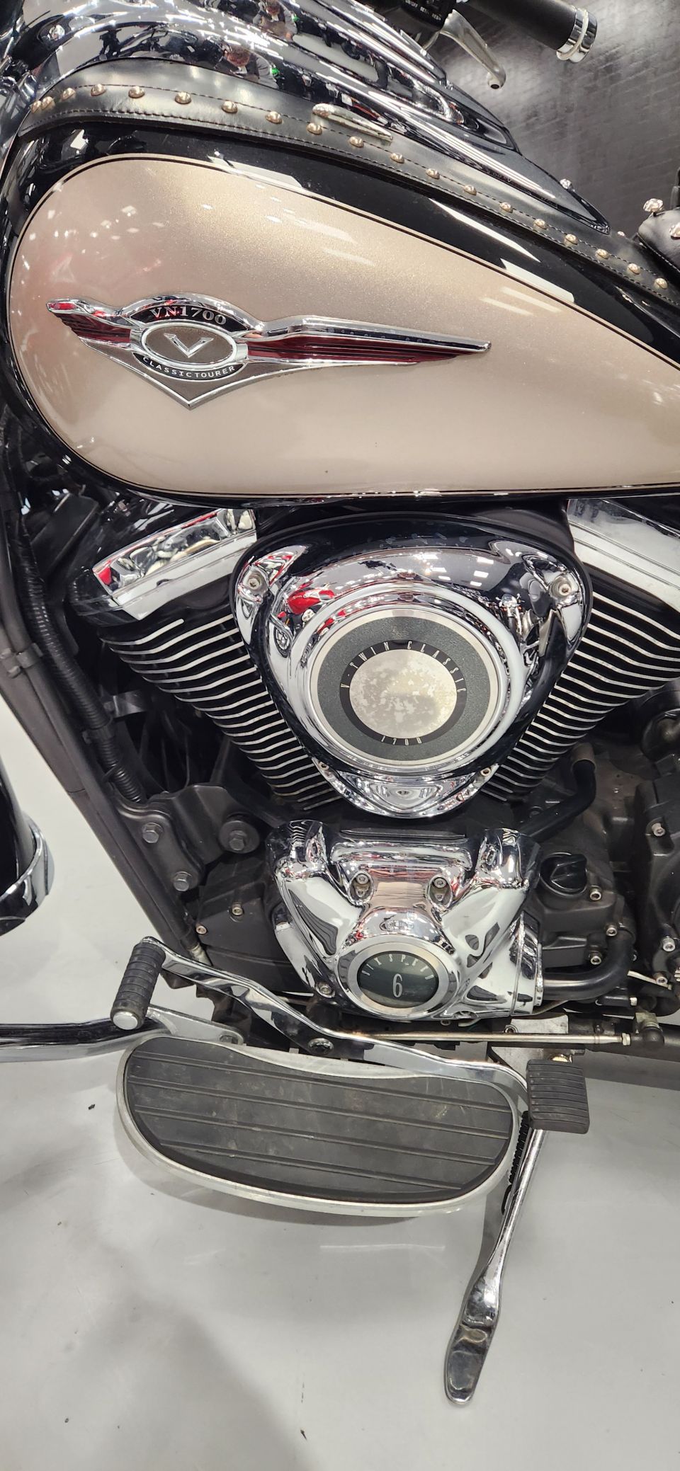 KAWASAKI VN 1700 TOURER 4