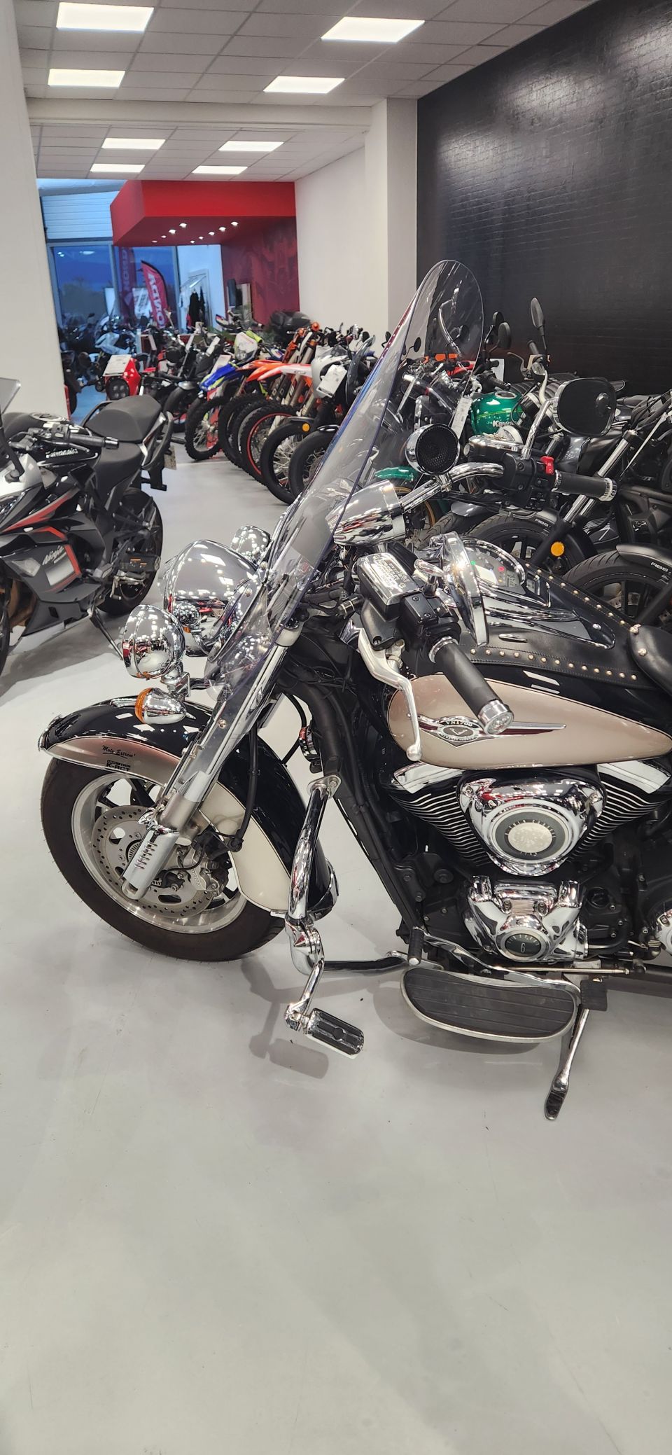 KAWASAKI VN 1700 TOURER 4