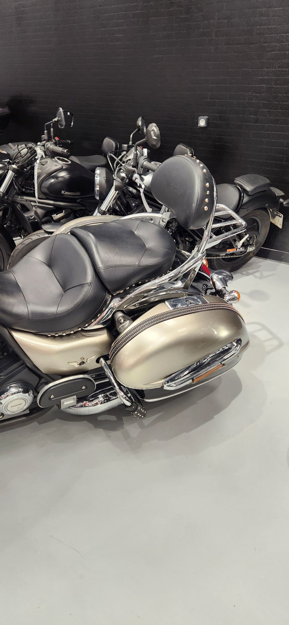 KAWASAKI VN 1700 TOURER 4