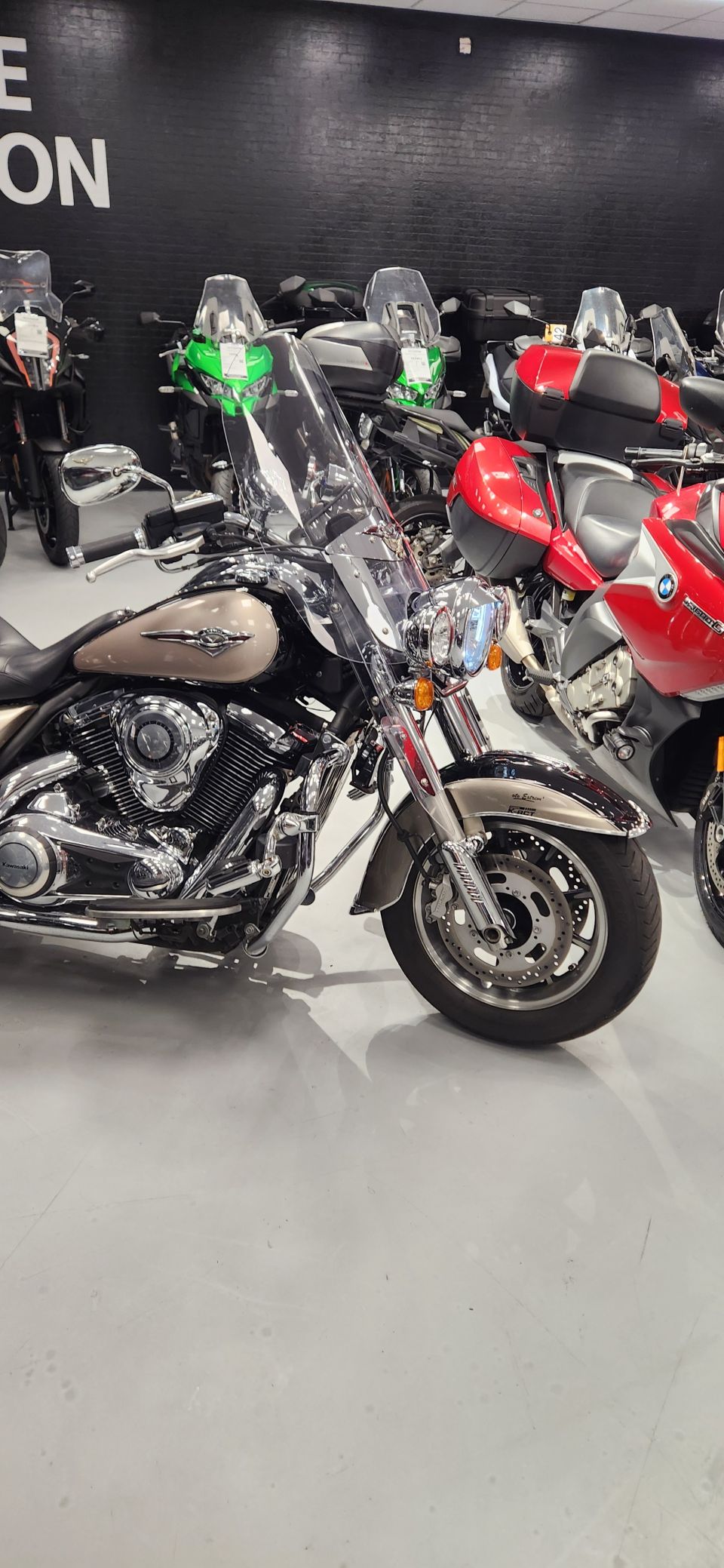 KAWASAKI VN 1700 TOURER 4