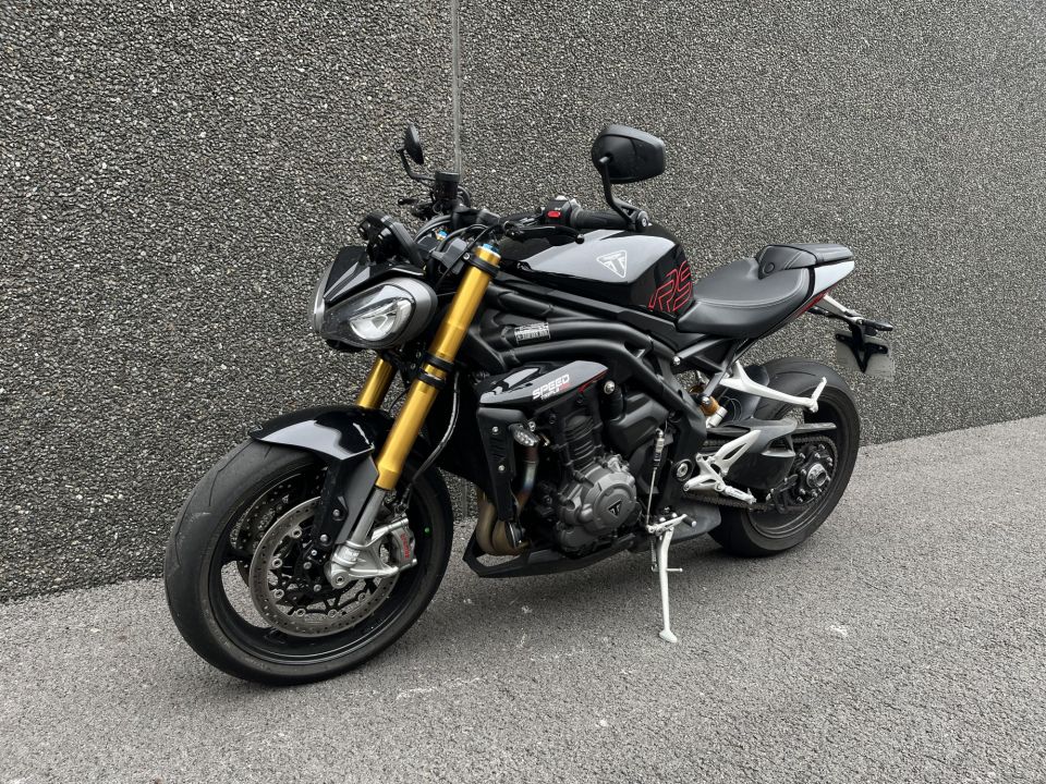 TRIUMPH SPEED TRIPLE 1200 RS 4