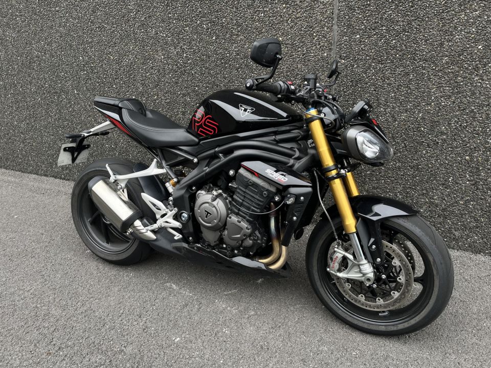 TRIUMPH SPEED TRIPLE 1200 RS 4