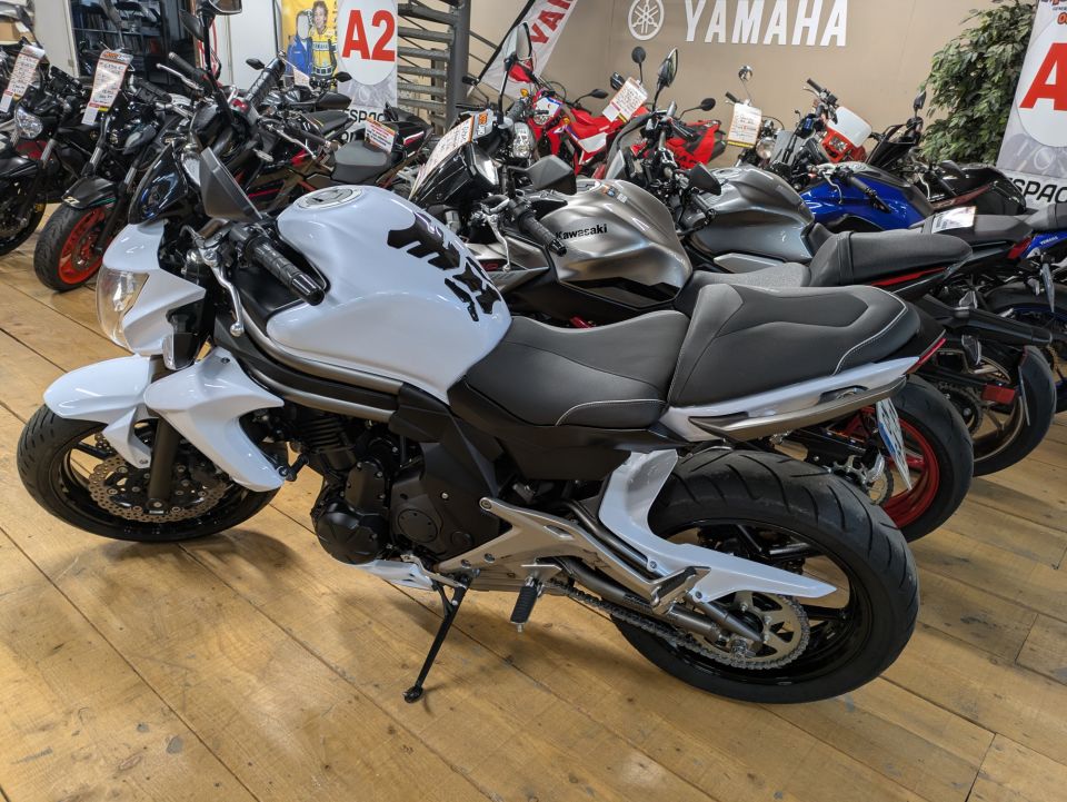 KAWASAKI ER-6 (47.5CV) 4