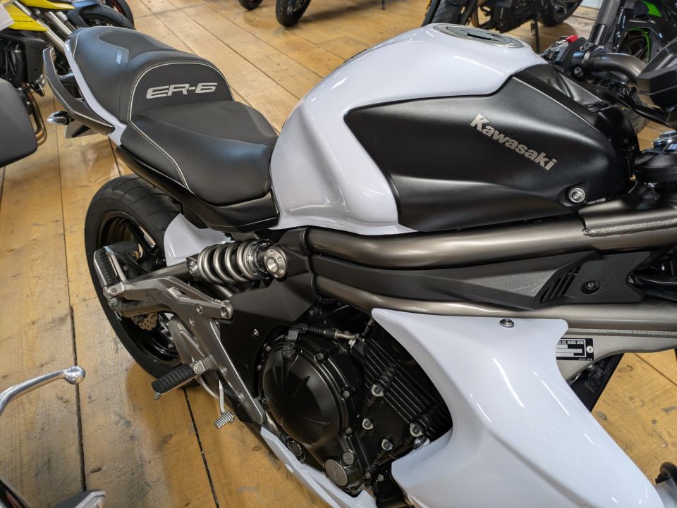 KAWASAKI ER-6 (47.5CV) 4