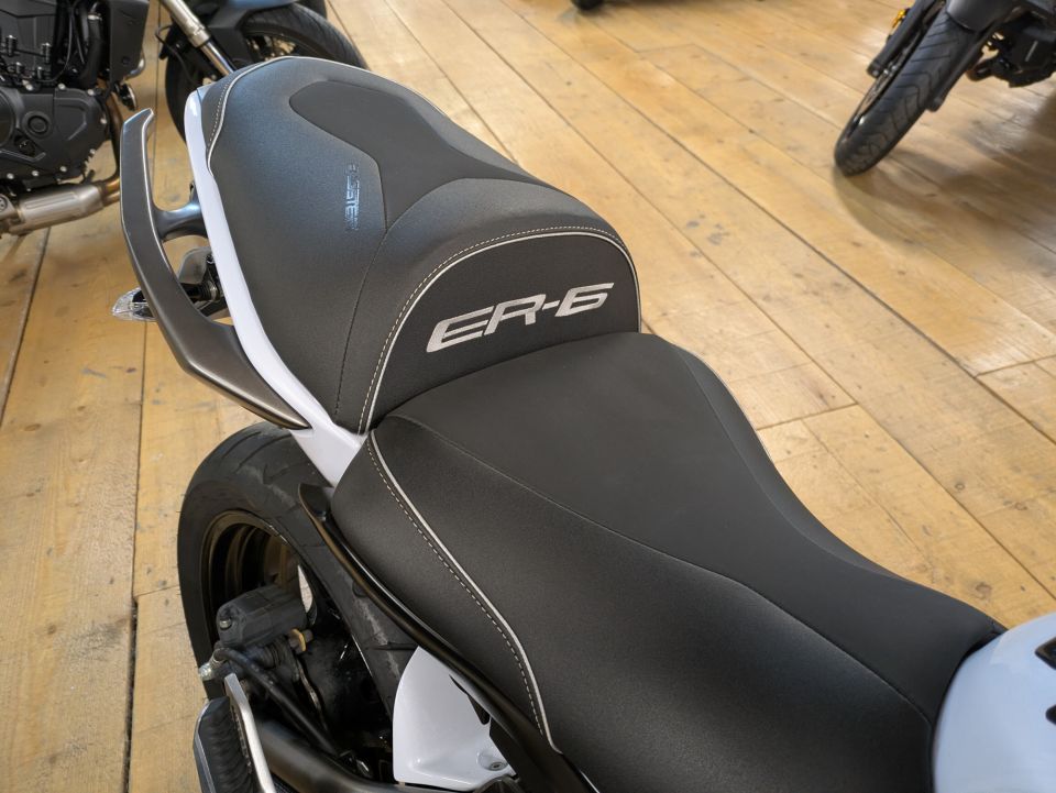 KAWASAKI ER-6 (47.5CV) 4