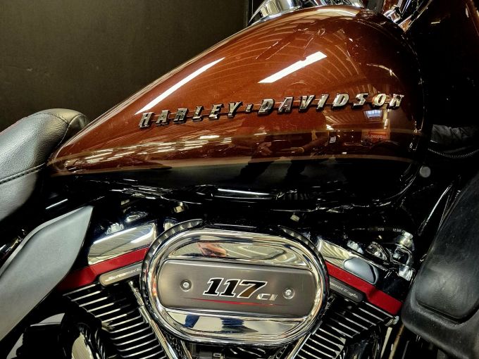 HARLEY-DAVIDSON TOURING ELECTRA GLIDE 1923 ULTRA CVO 4