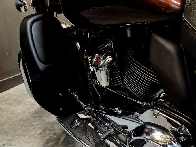 HARLEY-DAVIDSON TOURING ELECTRA GLIDE 1923 ULTRA CVO 4