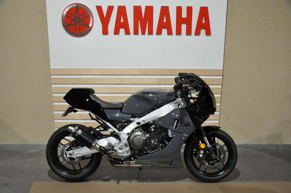 YAMAHA XSR 900 GP 4