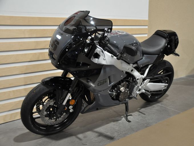 YAMAHA XSR 900 GP 4