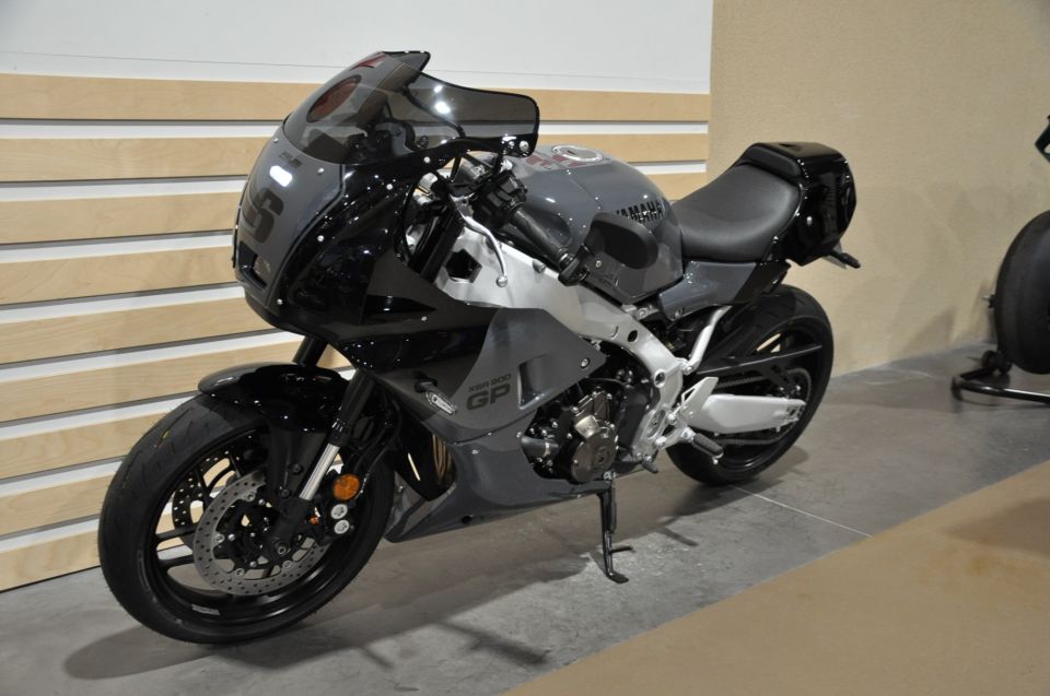 YAMAHA XSR 900 GP 4