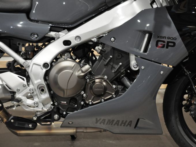 YAMAHA XSR 900 GP 4