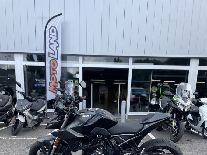 SUZUKI GSX-8S 4