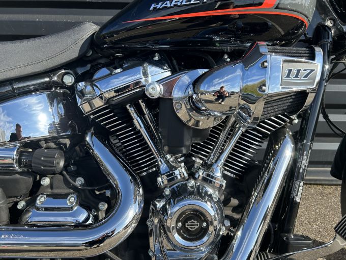 HARLEY-DAVIDSON SOFTAIL BREAKOUT 1923 4