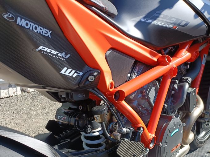 KTM SUPER DUKE 1290 RR 1705 kms 1ER MAIN  POT AKRAPOVIC 4