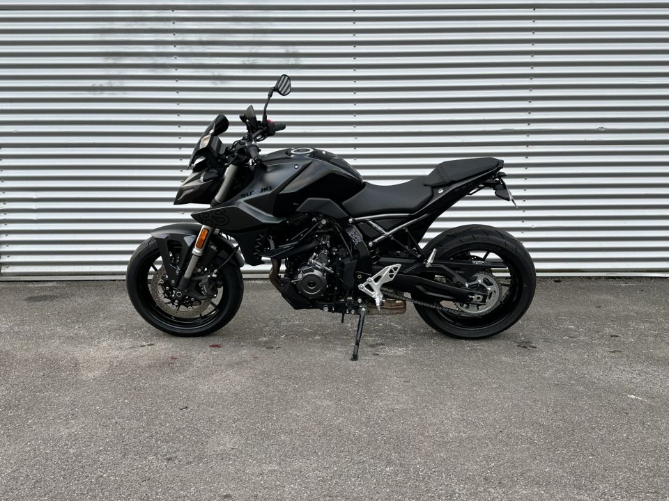 SUZUKI GSX-8S 4