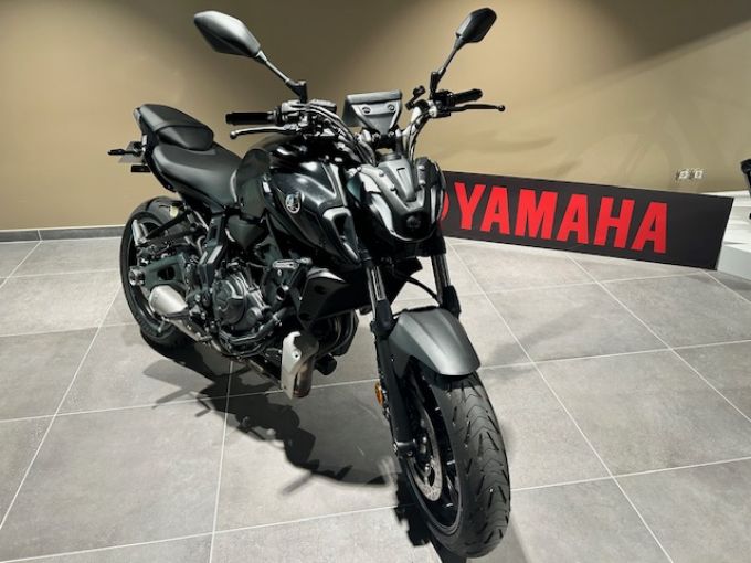 YAMAHA MT-07 4