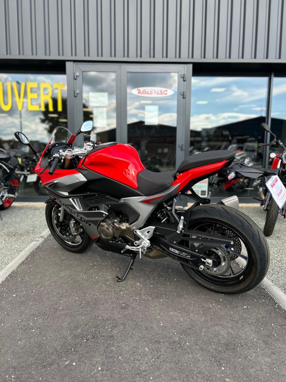 QJ MOTOR SRK 600 RS 4