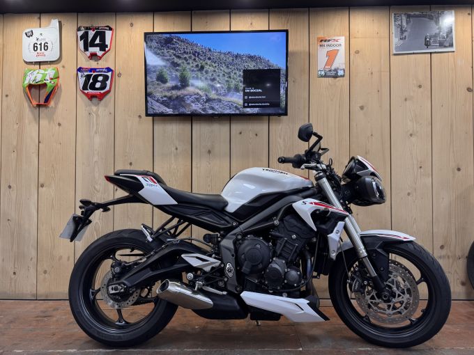 TRIUMPH STREET TRIPLE 660 S A2 4