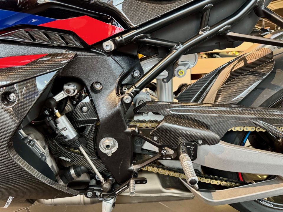 BMW M 1000RR 4