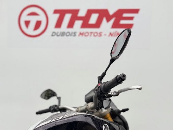 YAMAHA MT-09 4