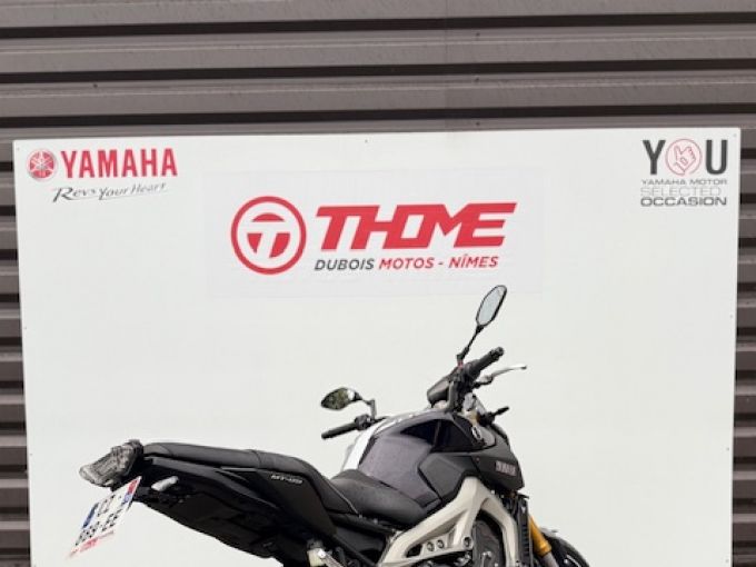YAMAHA MT-09 4