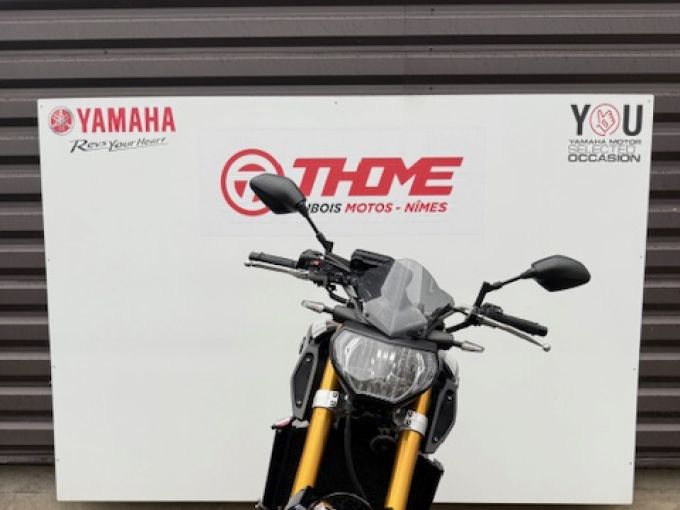 YAMAHA MT-09 4