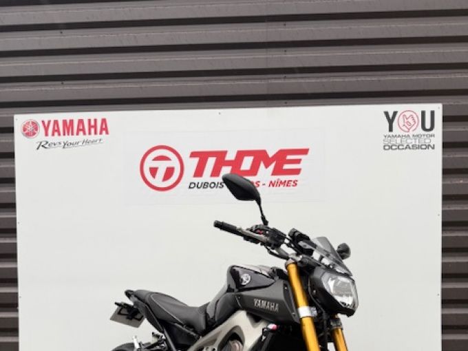 YAMAHA MT-09 4