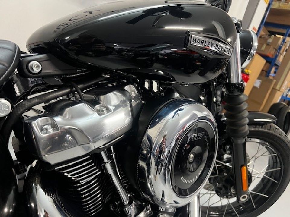 HARLEY-DAVIDSON SOFTAIL STREET BOB 1923 4