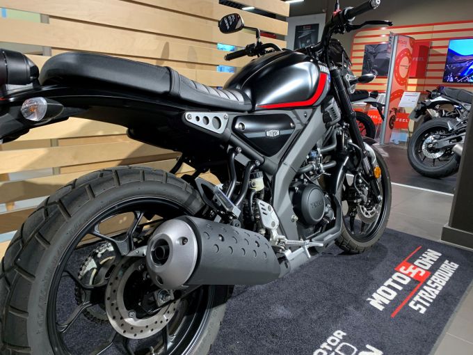 YAMAHA XSR 125 4