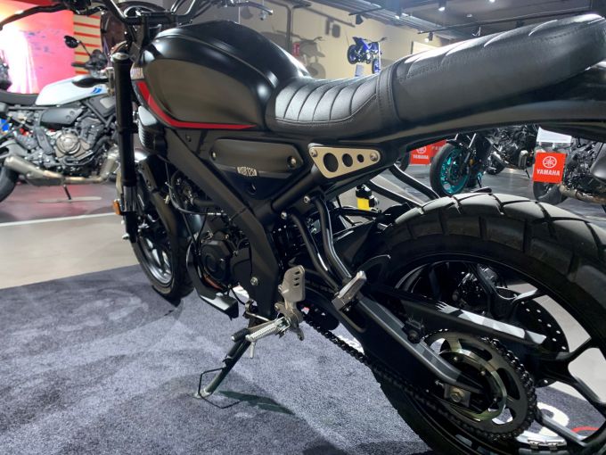 YAMAHA XSR 125 4