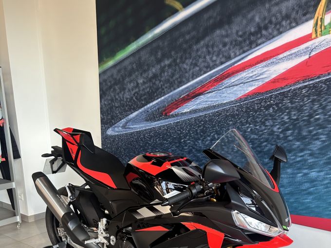 APRILIA RSV4 1100 FACTORY 4