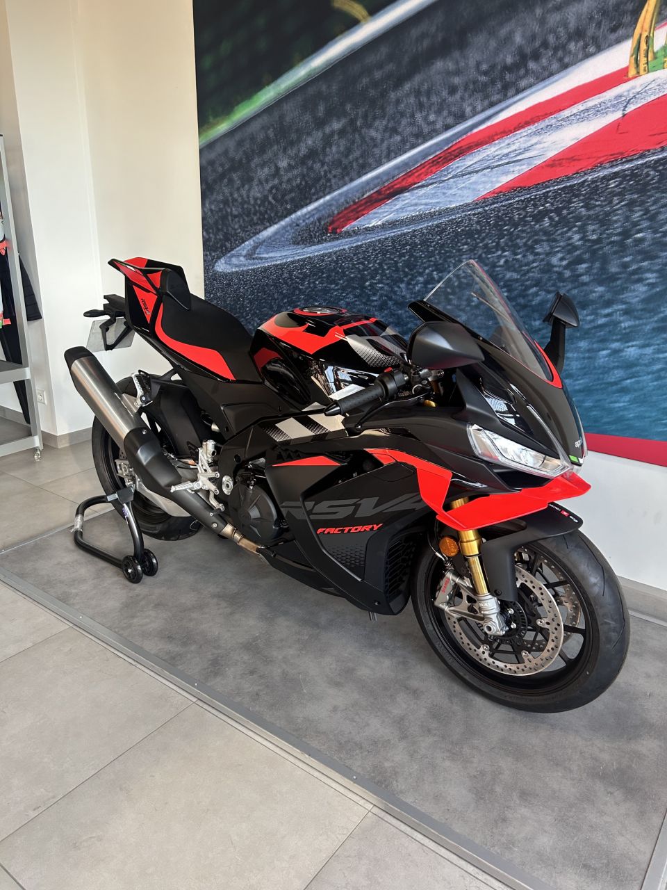 APRILIA RSV4 1100 FACTORY 4