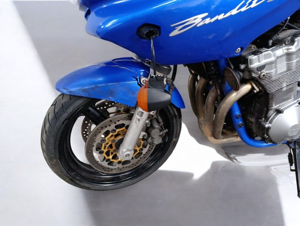 SUZUKI GSF 600 BANDIT 4