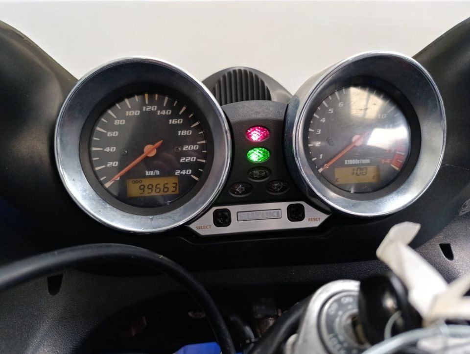 SUZUKI GSF 600 BANDIT 4