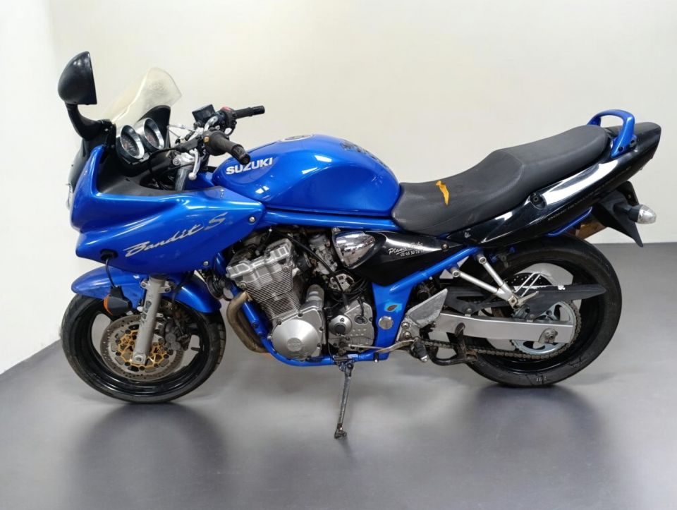 SUZUKI GSF 600 BANDIT 4