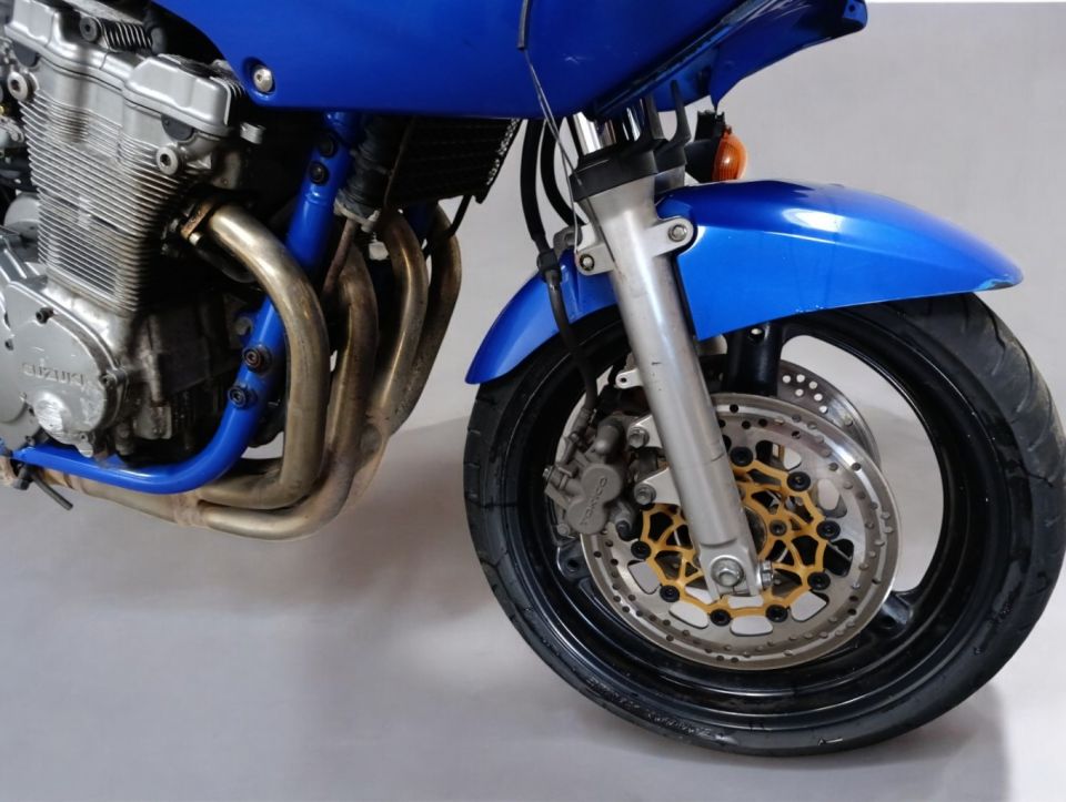 SUZUKI GSF 600 BANDIT 4