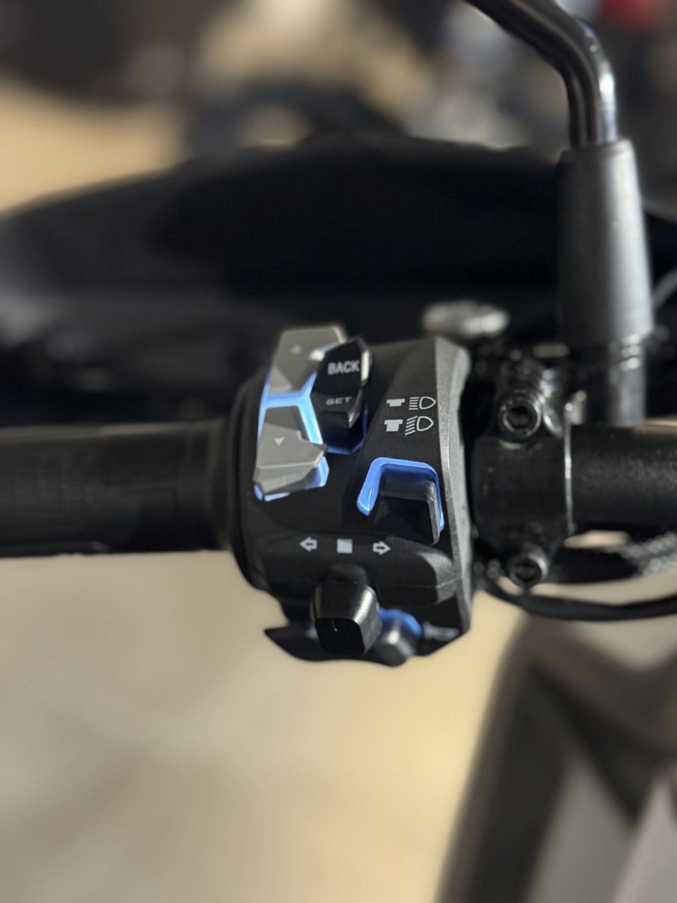 MOTO MORINI X-cape 650 4