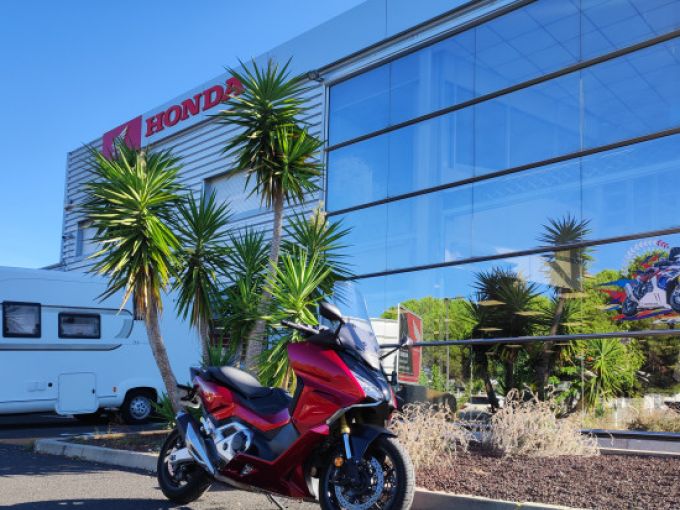 HONDA FORZA 750 4
