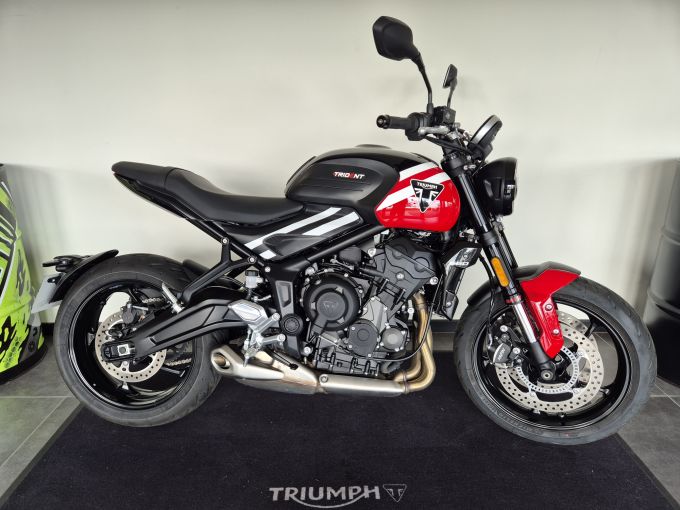 TRIUMPH TRIDENT 660 4