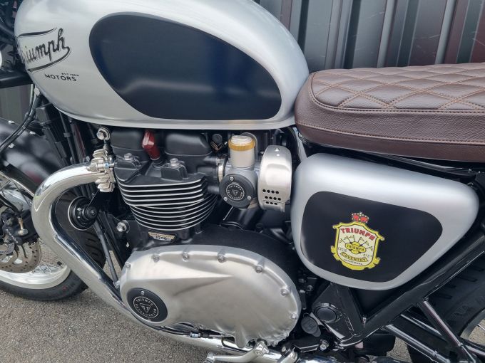 TRIUMPH BONNEVILLE T120 4