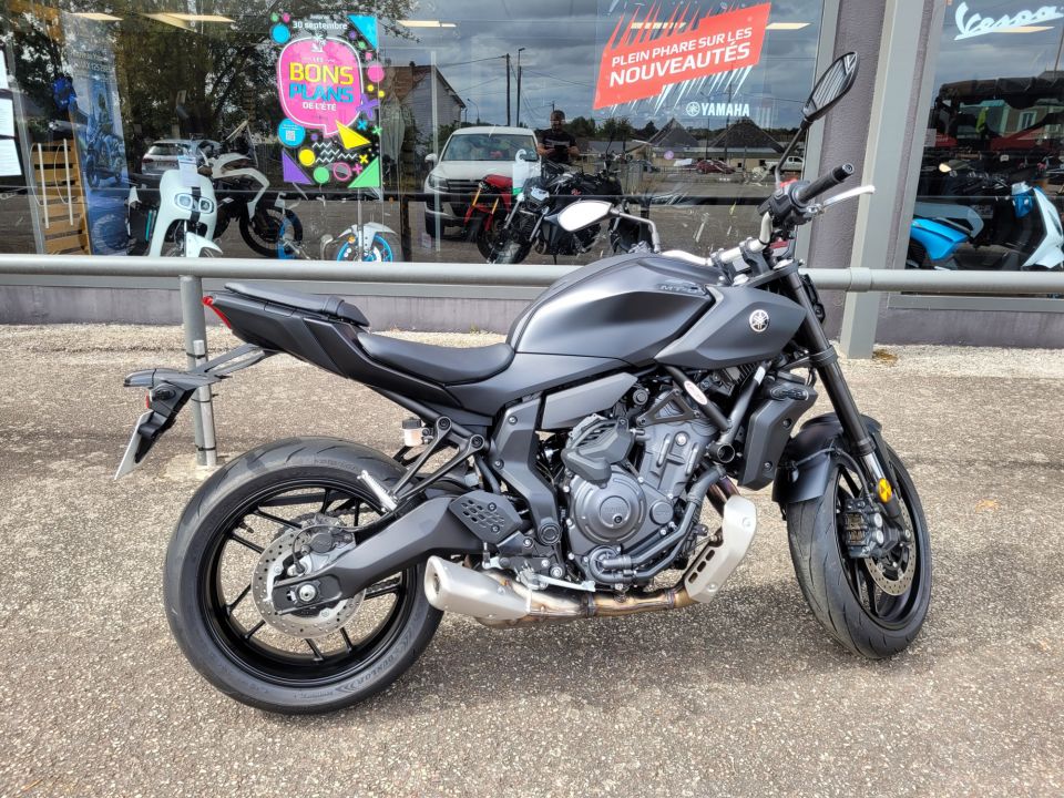 YAMAHA MT-07 Y-AMT 4