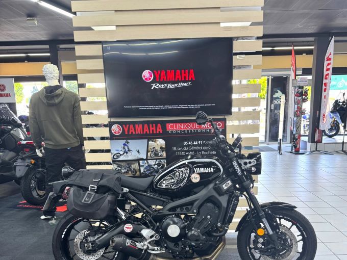 YAMAHA XSR 900 ABS 4