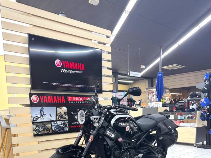YAMAHA XSR 900 ABS 4