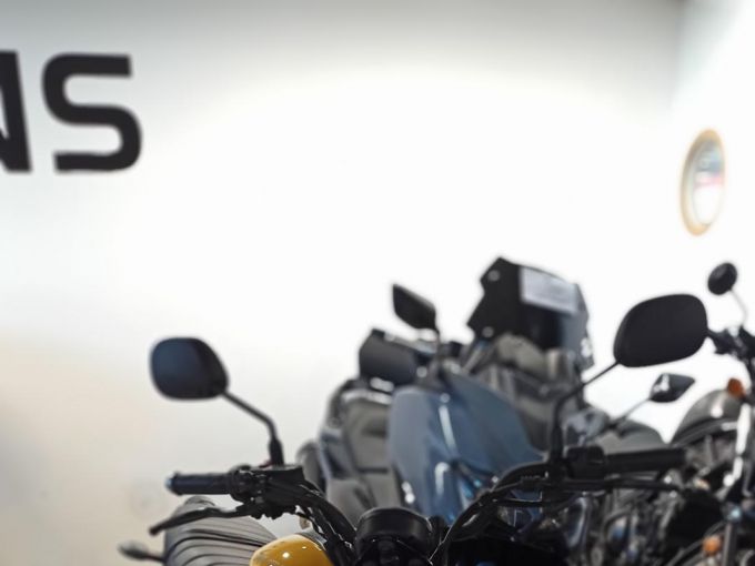 YAMAHA XSR 125 4