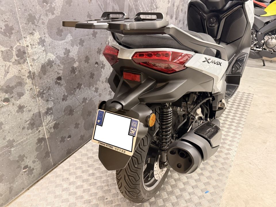 YAMAHA XMAX 300 TECH MAX + 4