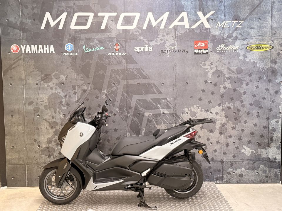 YAMAHA XMAX 300 TECH MAX + 4