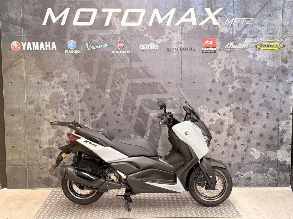 YAMAHA XMAX 300 TECH MAX + 4